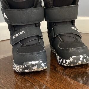 Burton Black GROM Snowboard Boots with Patterned Sole